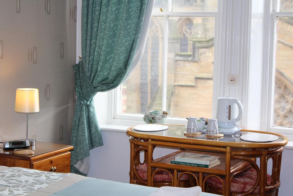 The Middleham Bed & Breakfast Whitby Ngoại thất bức ảnh